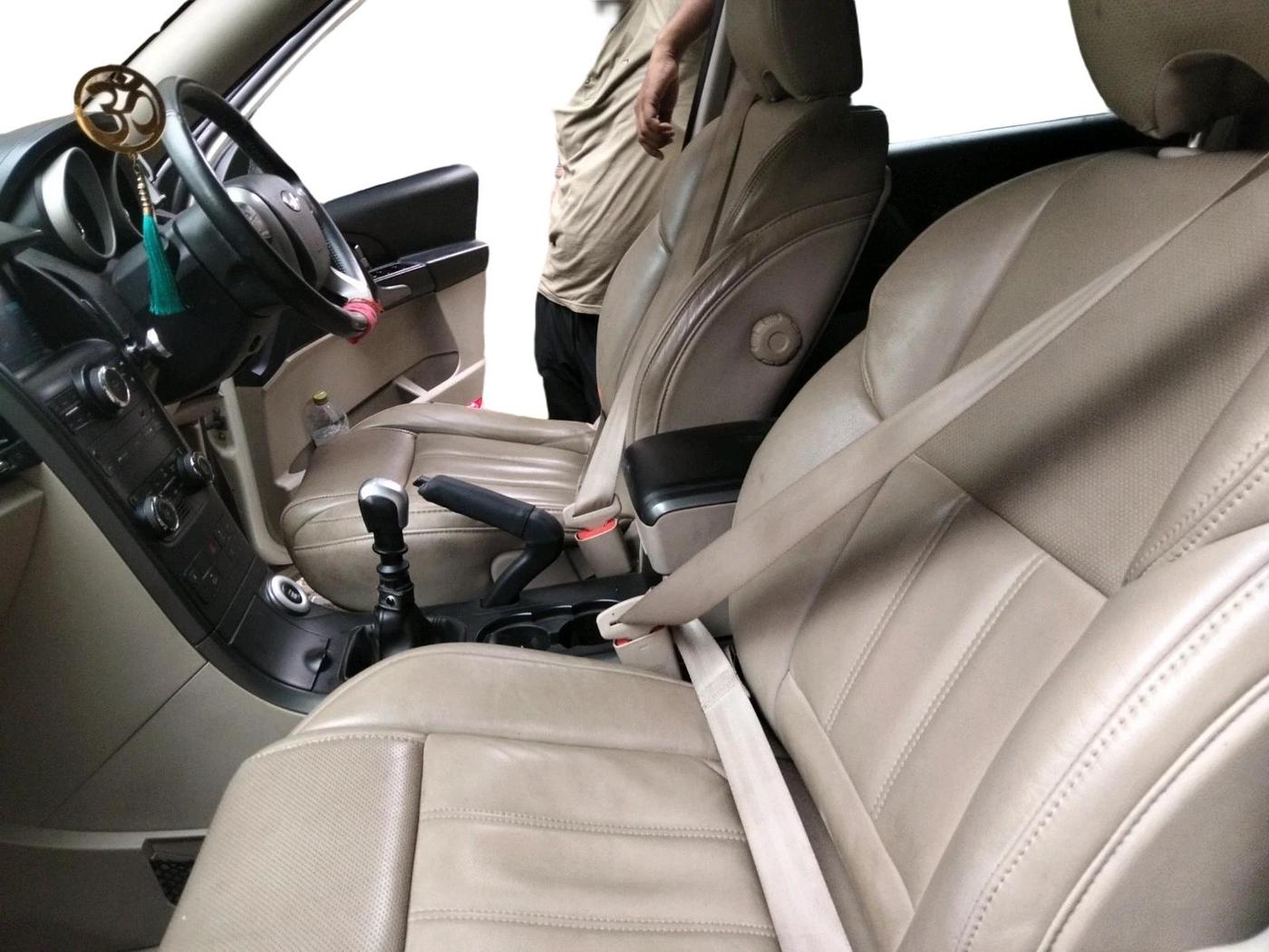 2017 Mahindra XUV500 W10, Diesel, Manual, 64,294 km, interior