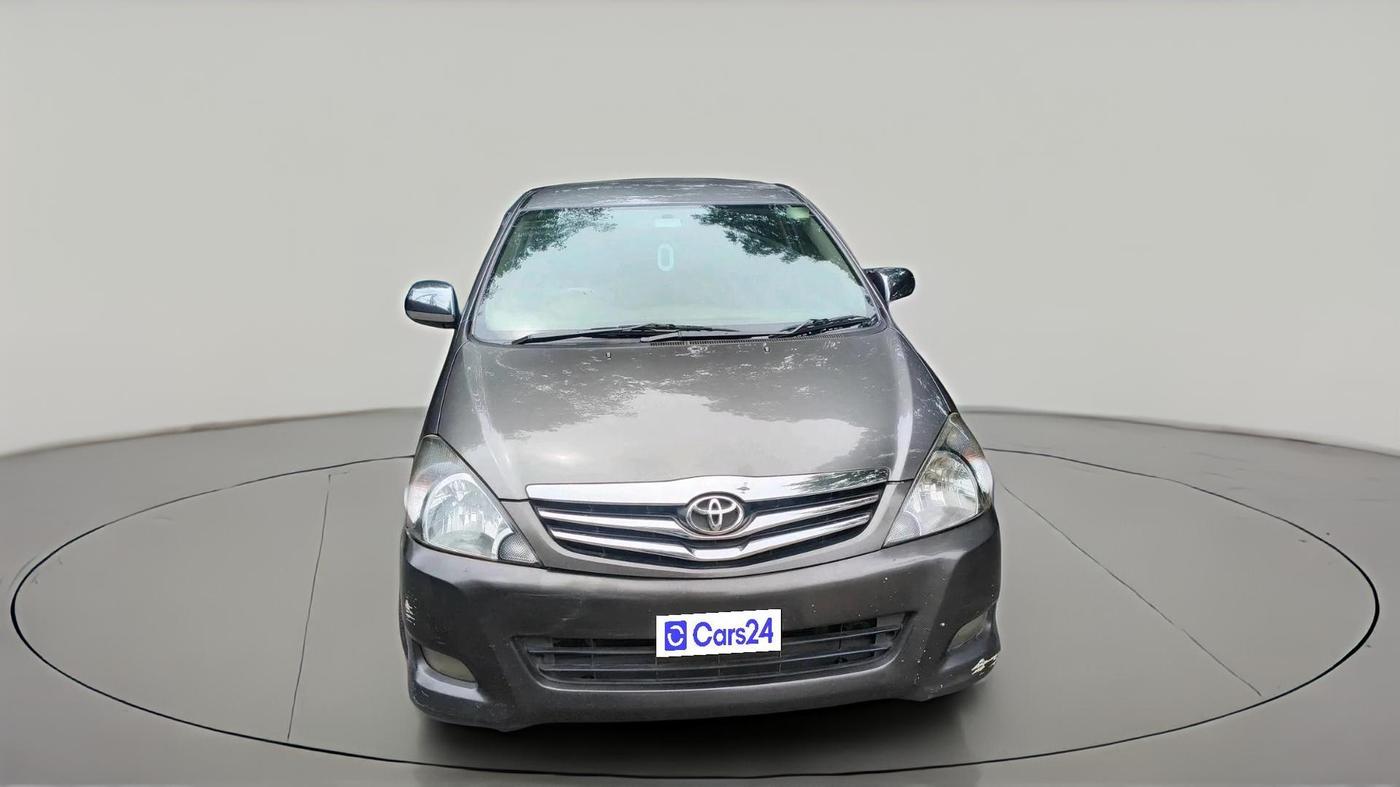 2011 Toyota Innova V 2.5 8 STR, Diesel, Manual, 2,00,248 km, exterior