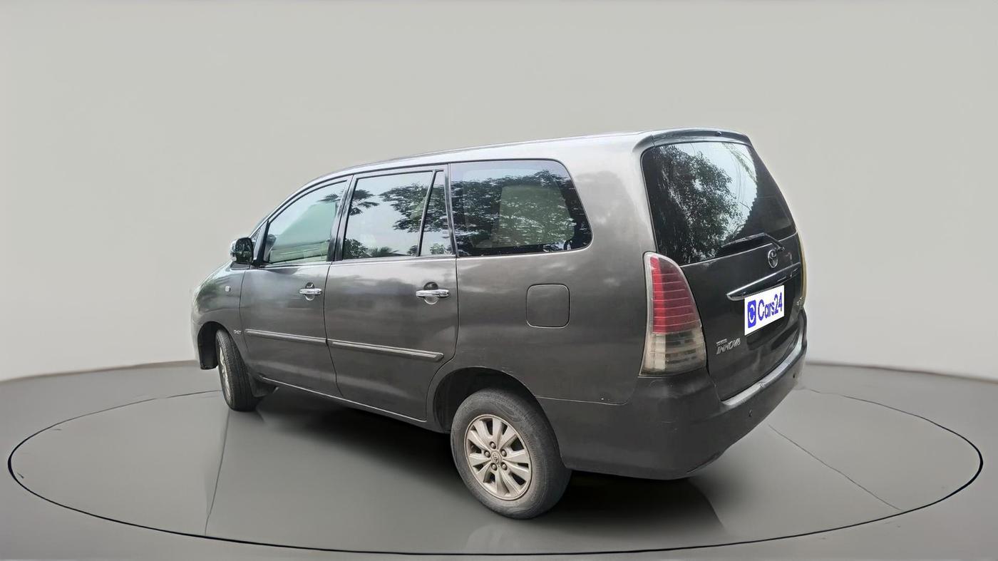2011 Toyota Innova V 2.5 8 STR, Diesel, Manual, 2,00,248 km, exterior