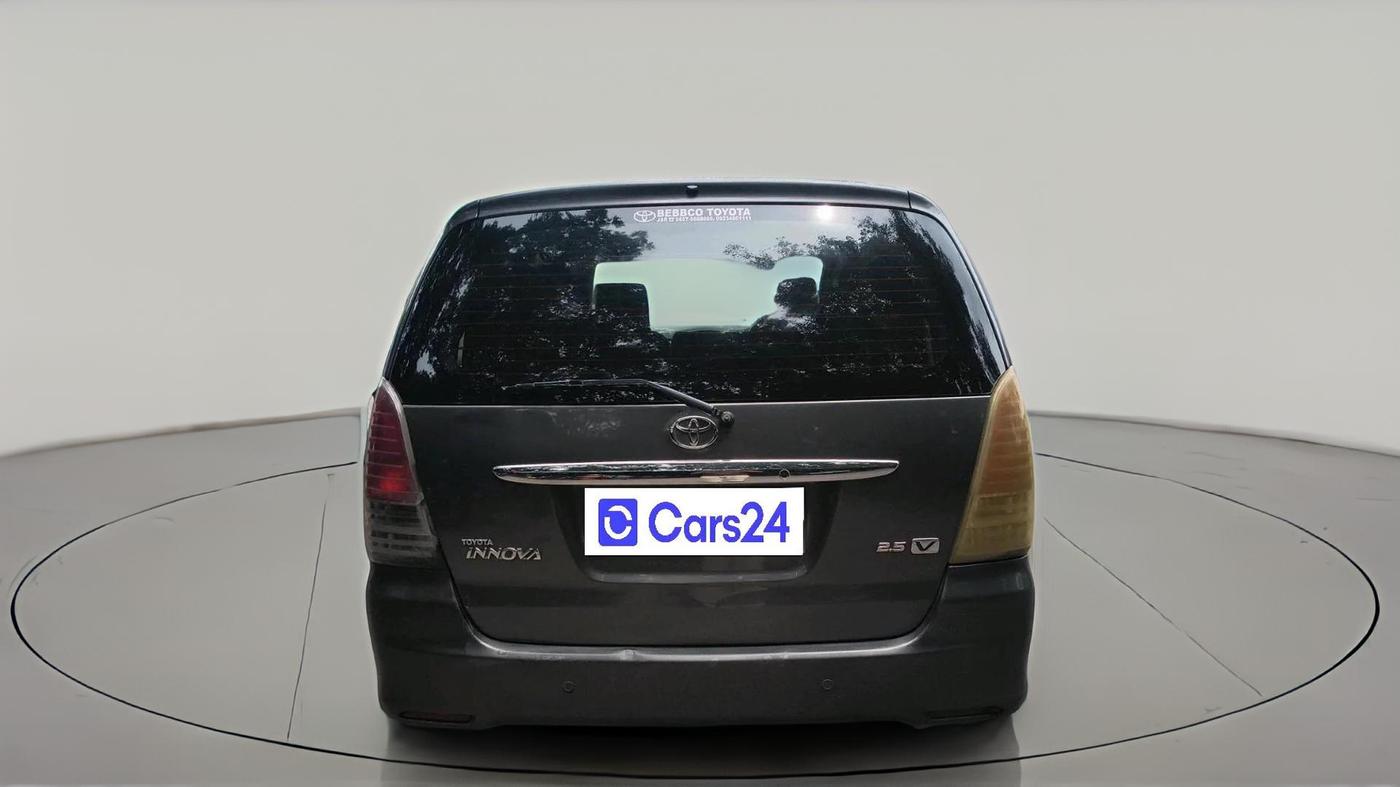 2011 Toyota Innova V 2.5 8 STR, Diesel, Manual, 2,00,248 km, exterior