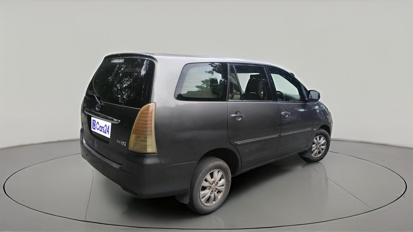 2011 Toyota Innova V 2.5 8 STR, Diesel, Manual, 2,00,248 km, exterior