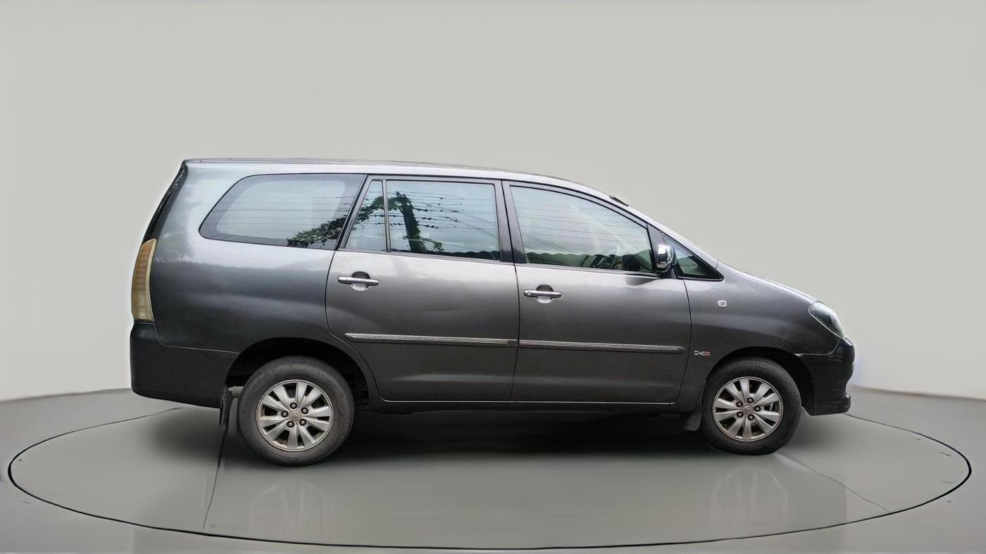2011 Toyota Innova V 2.5 8 STR, Diesel, Manual, 2,00,248 km, exterior