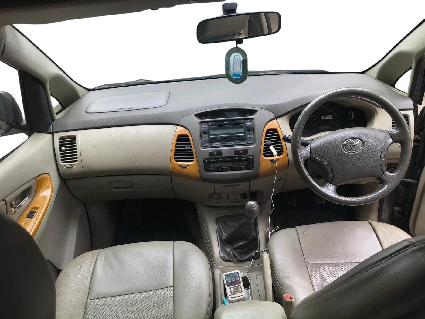2011 Toyota Innova V 2.5 8 STR, Diesel, Manual, 2,00,248 km, interior