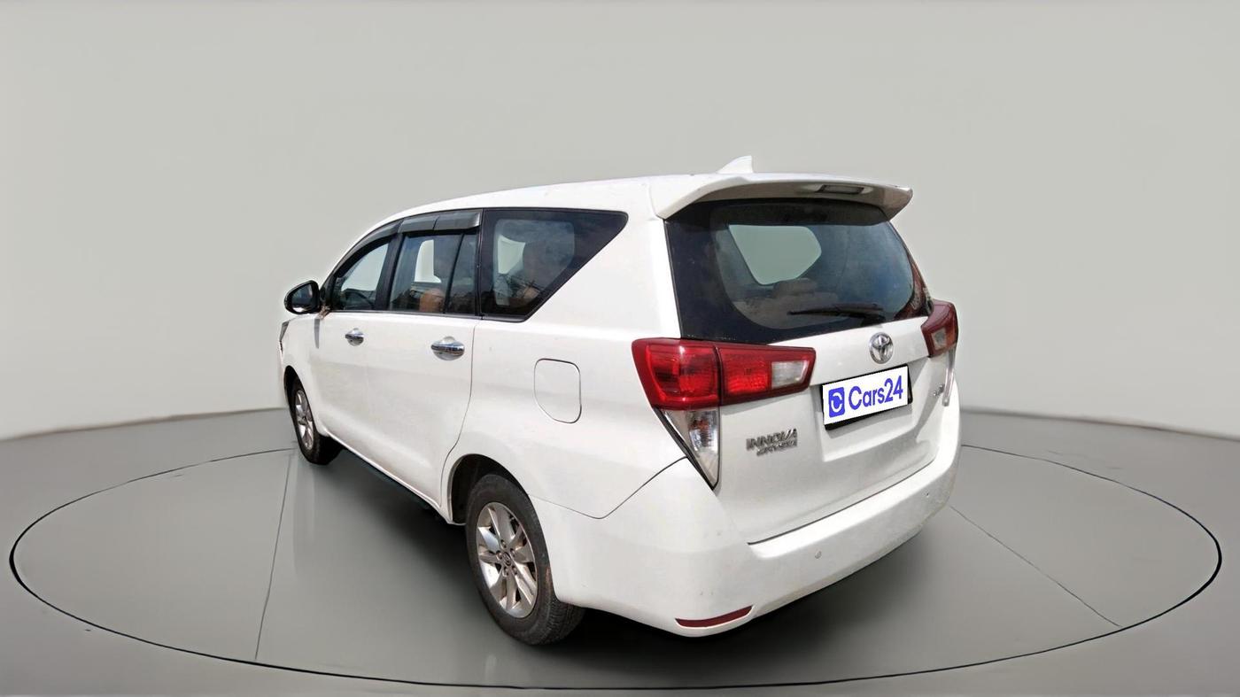 2018 Toyota Innova Crysta 2.4 VX 8 STR, Diesel, Manual, 1,24,087 km, exterior
