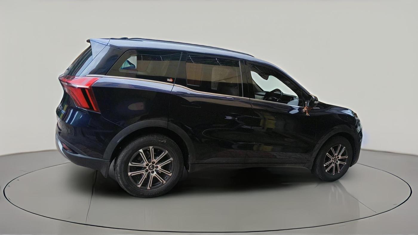 2022 Mahindra XUV700 AX 7 D MT 7 STR, Diesel, Manual, 23,924 km, exterior