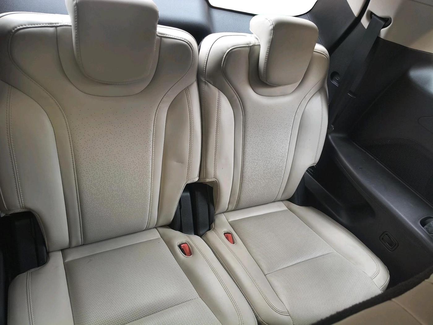 2022 Mahindra XUV700 AX 7 D MT 7 STR, Diesel, Manual, 23,924 km, interior