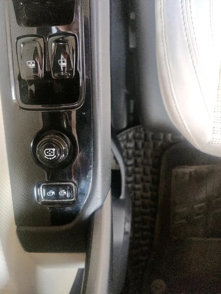 2025 Mahindra Thar Roxx AX7 L Diesel AT 4WD, Diesel, Automatic, 16,918 km, interior
