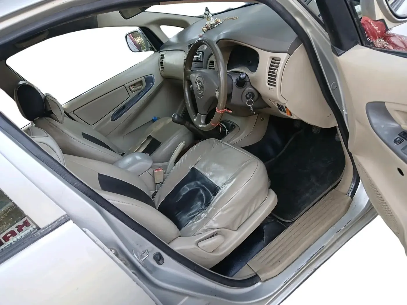 2007 Toyota Innova G4 2.5 7 STR, Diesel, Manual, 3,70,543 km, interior
