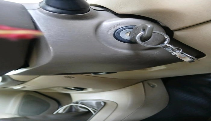 2007 Toyota Innova G4 2.5 7 STR, Diesel, Manual, 3,70,543 km, interior