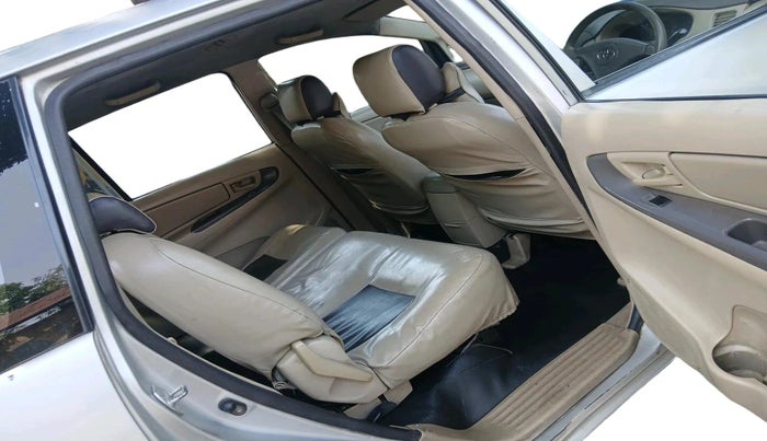 2007 Toyota Innova G4 2.5 7 STR, Diesel, Manual, 3,70,543 km, interior