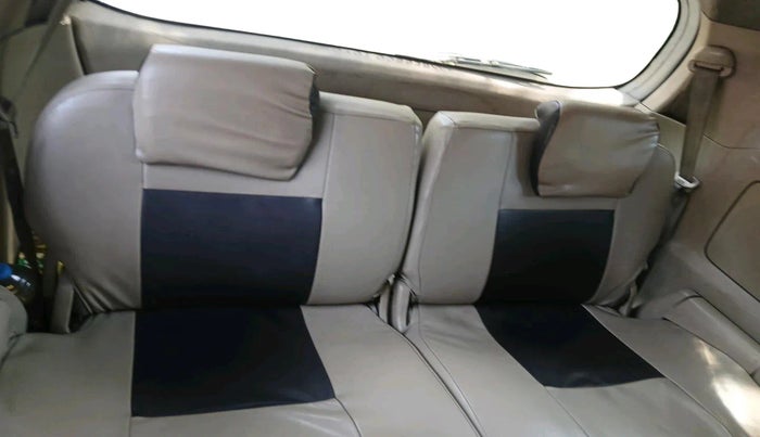 2007 Toyota Innova G4 2.5 7 STR, Diesel, Manual, 3,70,543 km, interior