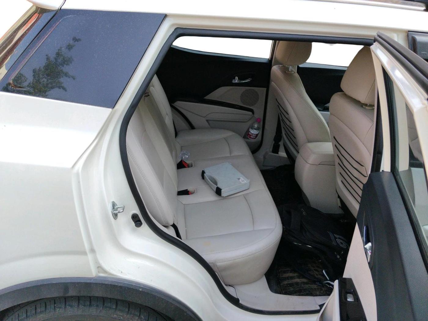 2021 Mahindra XUV300 W8 (O) 1.2 PETROL, Petrol, Manual, 29,440 km, interior