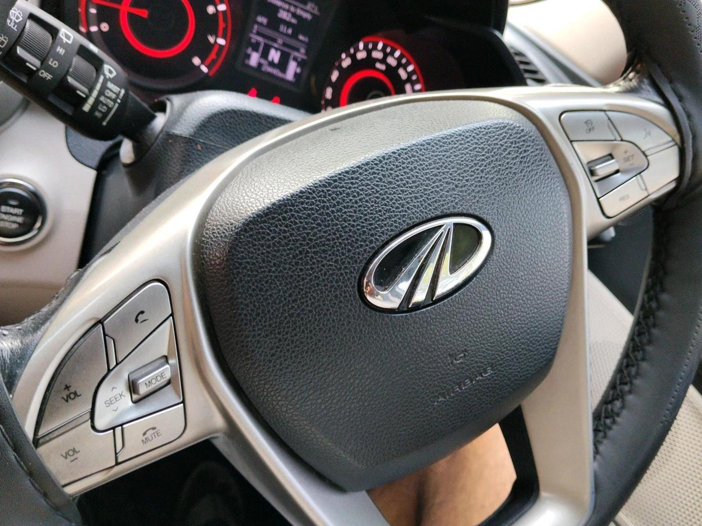 2021 Mahindra XUV300 W8 (O) 1.2 PETROL, Petrol, Manual, 29,440 km, interior