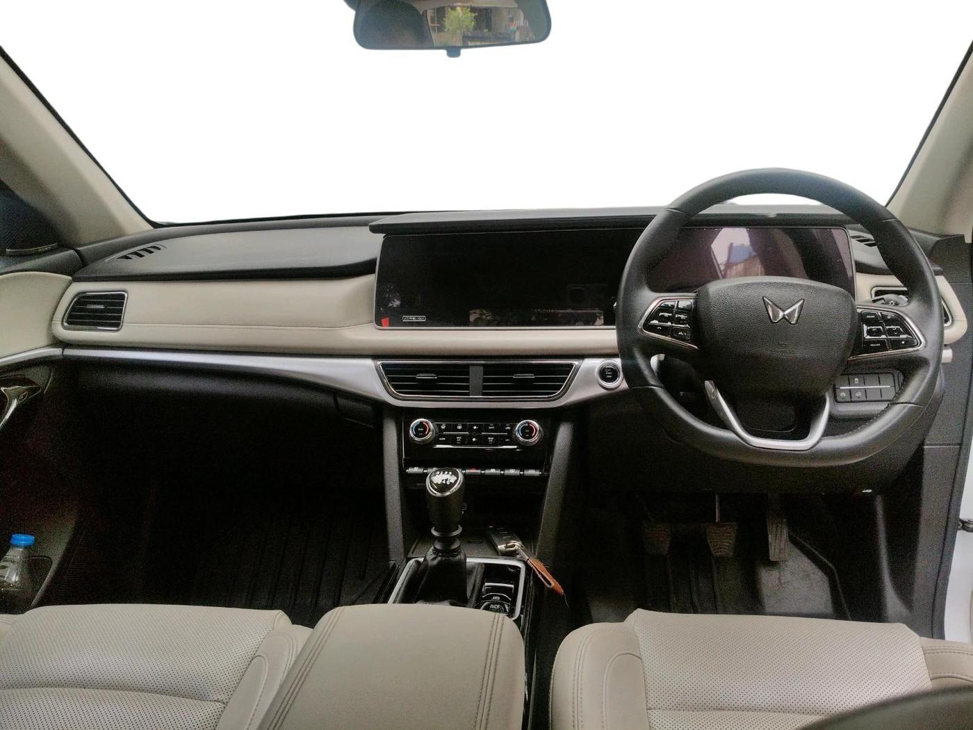 2024 Mahindra XUV700 AX 7 LUXURY D MT 7 STR, Diesel, Manual, 22,510 km, interior