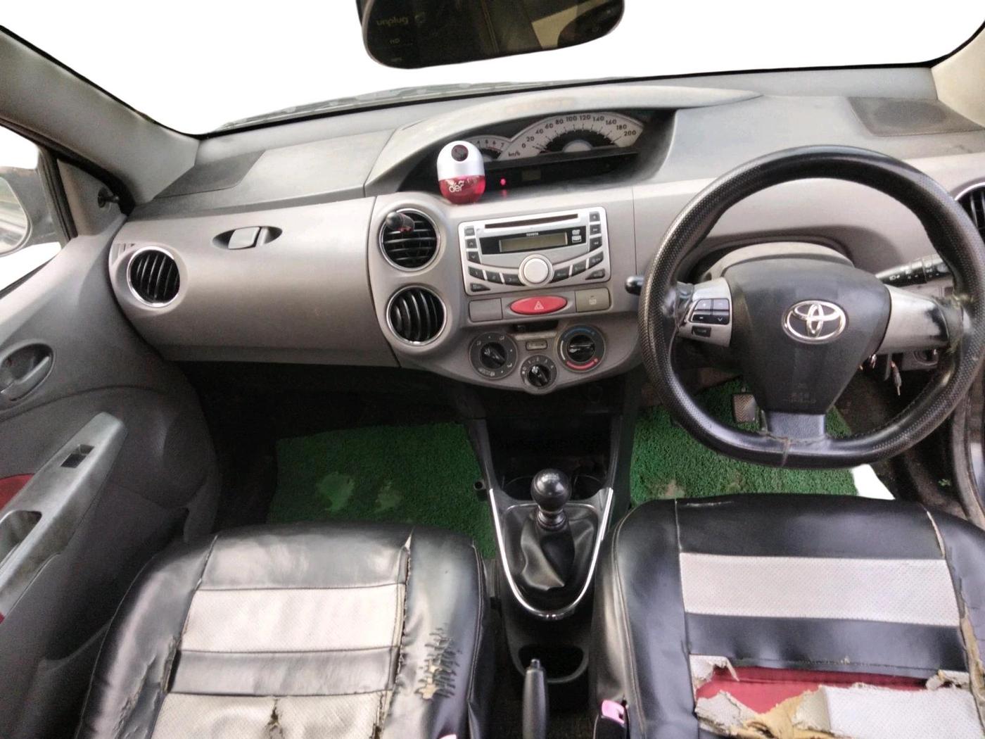 2011 Toyota Etios VX-D, Diesel, Manual, 1,29,287 km, interior