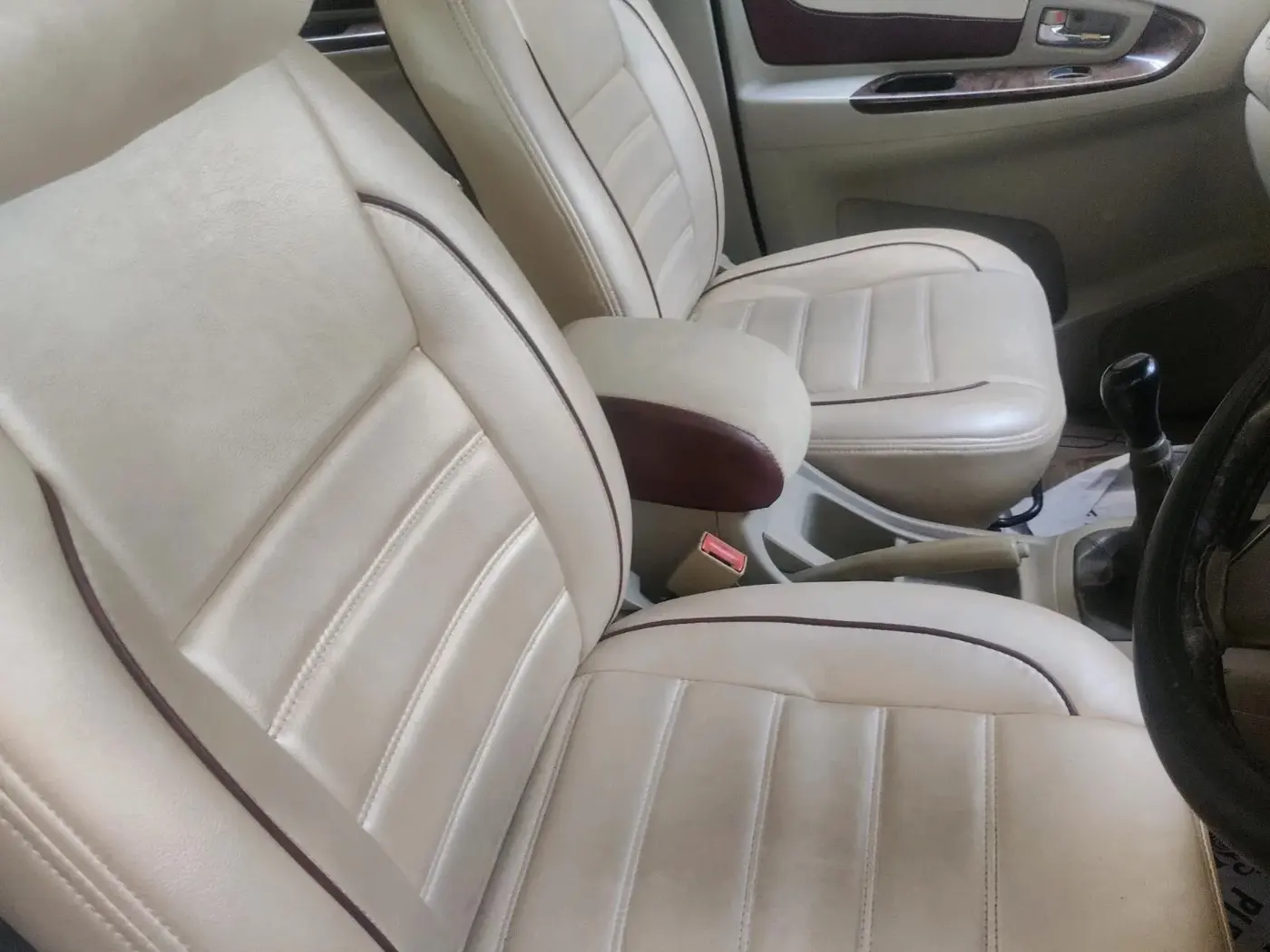 2012 Toyota Innova VX 2.5 8 STR, Diesel, Manual, 3,02,750 km, interior