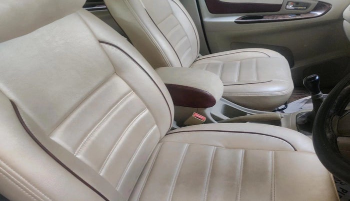 2012 Toyota Innova VX 2.5 8 STR, Diesel, Manual, 3,02,750 km, interior