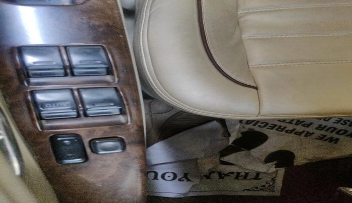 2012 Toyota Innova VX 2.5 8 STR, Diesel, Manual, 3,02,750 km, interior