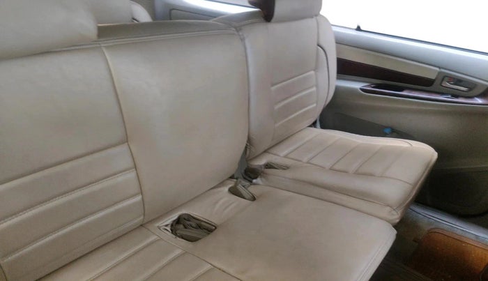 2012 Toyota Innova VX 2.5 8 STR, Diesel, Manual, 3,02,750 km, interior