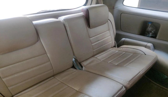 2012 Toyota Innova VX 2.5 8 STR, Diesel, Manual, 3,02,750 km, interior