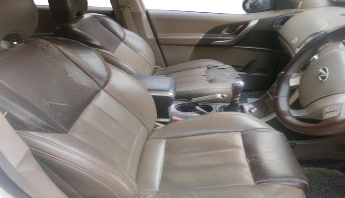 2015 Mahindra XUV500 W8, Diesel, Manual, 1,39,980 km, interior