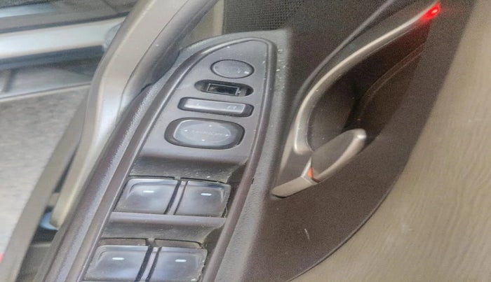 2015 Mahindra XUV500 W8, Diesel, Manual, 1,39,980 km, interior