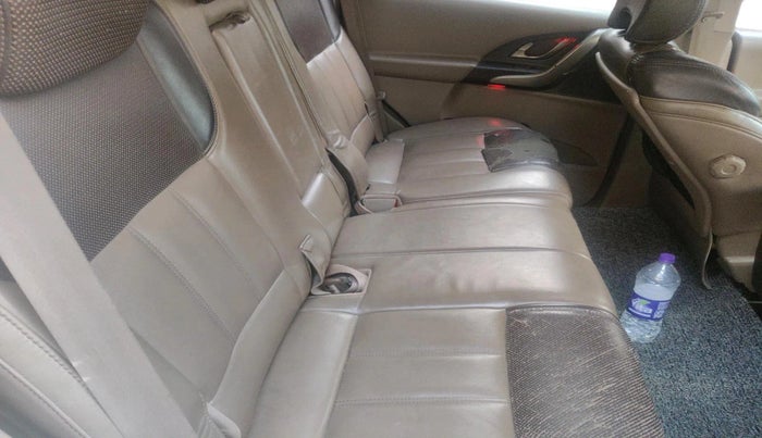 2015 Mahindra XUV500 W8, Diesel, Manual, 1,39,980 km, interior