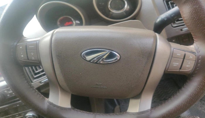 2015 Mahindra XUV500 W8, Diesel, Manual, 1,39,980 km, interior