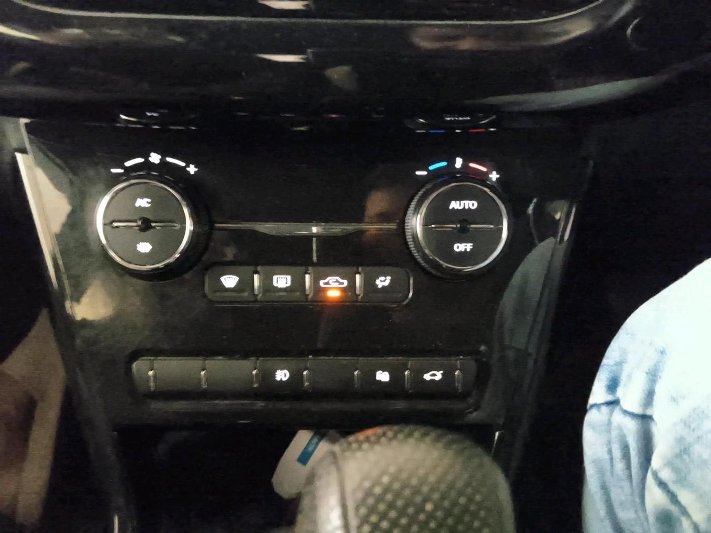 2022 Tata NEXON XZA PLUS (L) DARK EDITION, Petrol, Automatic, 24,967 km, interior