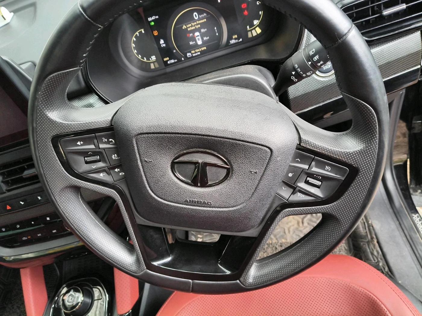 2023 Tata Safari XZ PLUS 2.0L RED DARK EDITION 7 STR MT, Diesel, Manual, 4,730 km, interior