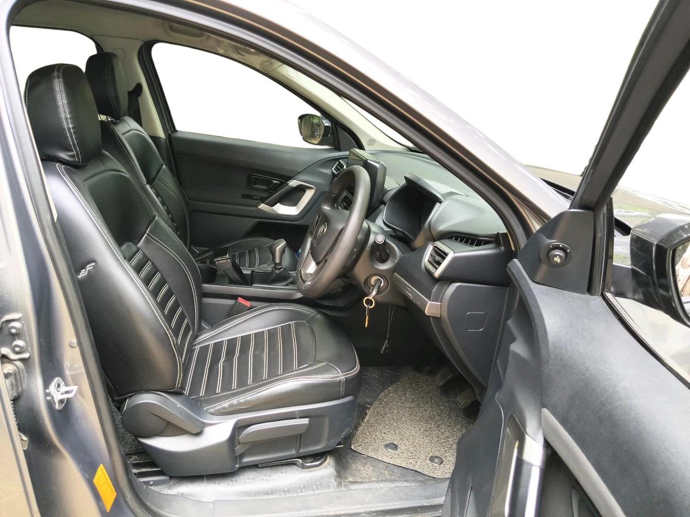2020 Tata Harrier XM 2.0L KRYOTEC, Diesel, Manual, 42,860 km, interior