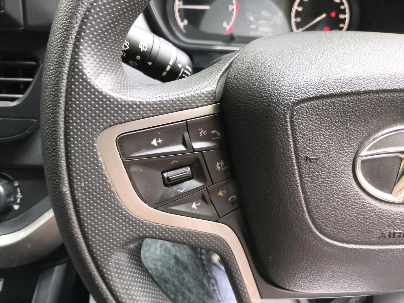 2020 Tata Harrier XM 2.0L KRYOTEC, Diesel, Manual, 42,860 km, interior
