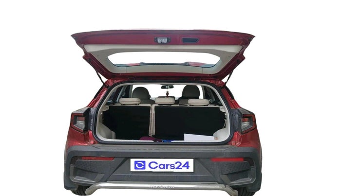 2024 Mahindra XUV 3XO AX5 1.2 L TCMPFi, Petrol, Manual, 9,424 km, exterior