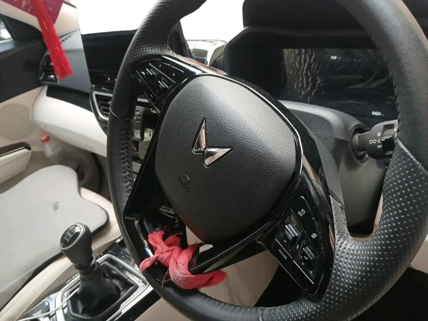 2024 Mahindra XUV 3XO AX5 1.2 L TCMPFi, Petrol, Manual, 9,424 km, interior