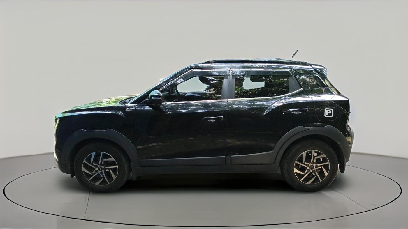 2024 Mahindra XUV 3XO AX5L 1.2 TGDi AT, Petrol, Automatic, 4,358 km, exterior
