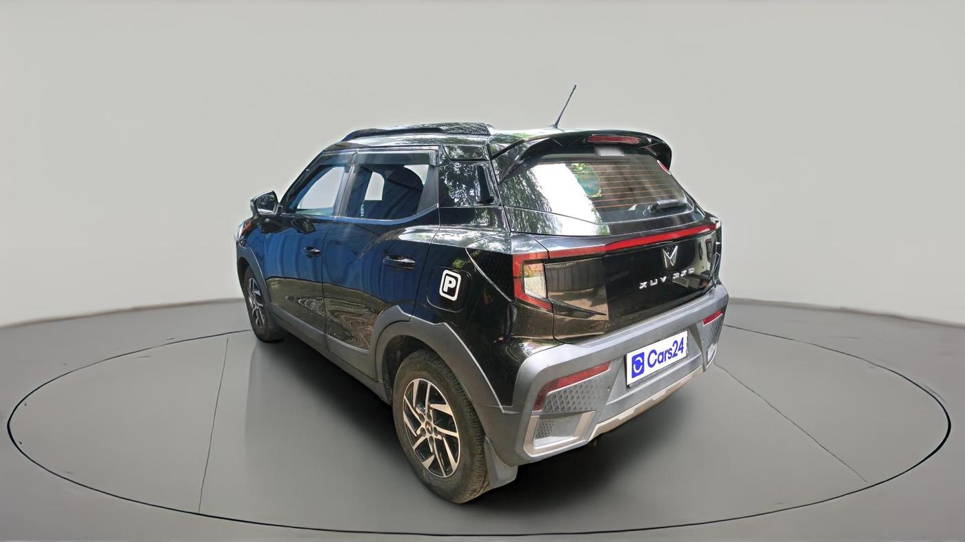 2024 Mahindra XUV 3XO AX5L 1.2 TGDi AT, Petrol, Automatic, 4,358 km, exterior
