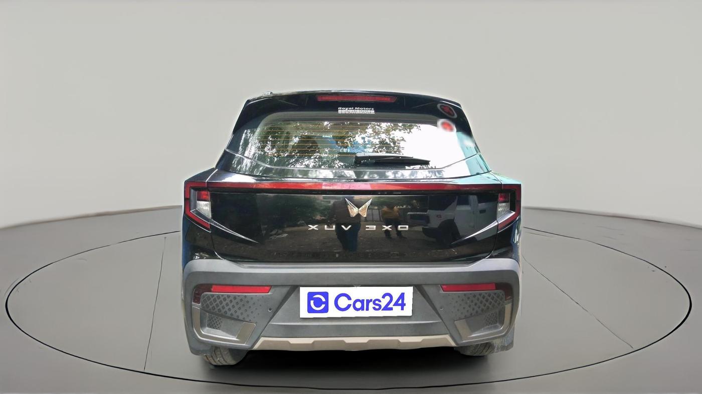 2024 Mahindra XUV 3XO AX5L 1.2 TGDi AT, Petrol, Automatic, 4,358 km, exterior