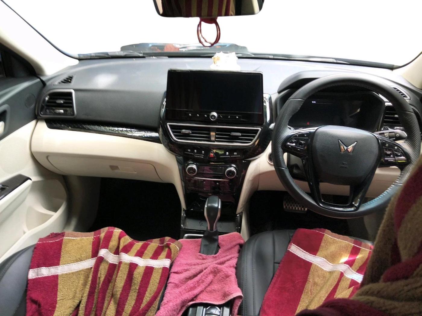 2024 Mahindra XUV 3XO AX5L 1.2 TGDi AT, Petrol, Automatic, 4,358 km, interior