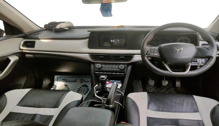 2022 Mahindra XUV700 MX D MT 5 STR, Diesel, Manual, 80,332 km, interior