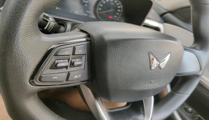 2022 Mahindra XUV700 MX D MT 5 STR, Diesel, Manual, 80,332 km, interior