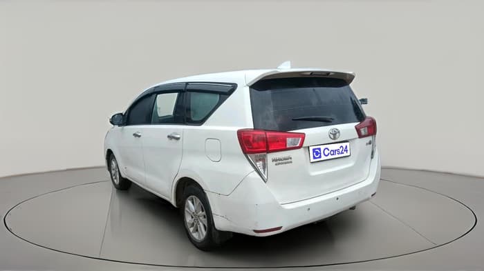 2017 Toyota Innova Crysta 2.4 G 7 STR, Diesel, Manual, 1,29,402 km, exterior