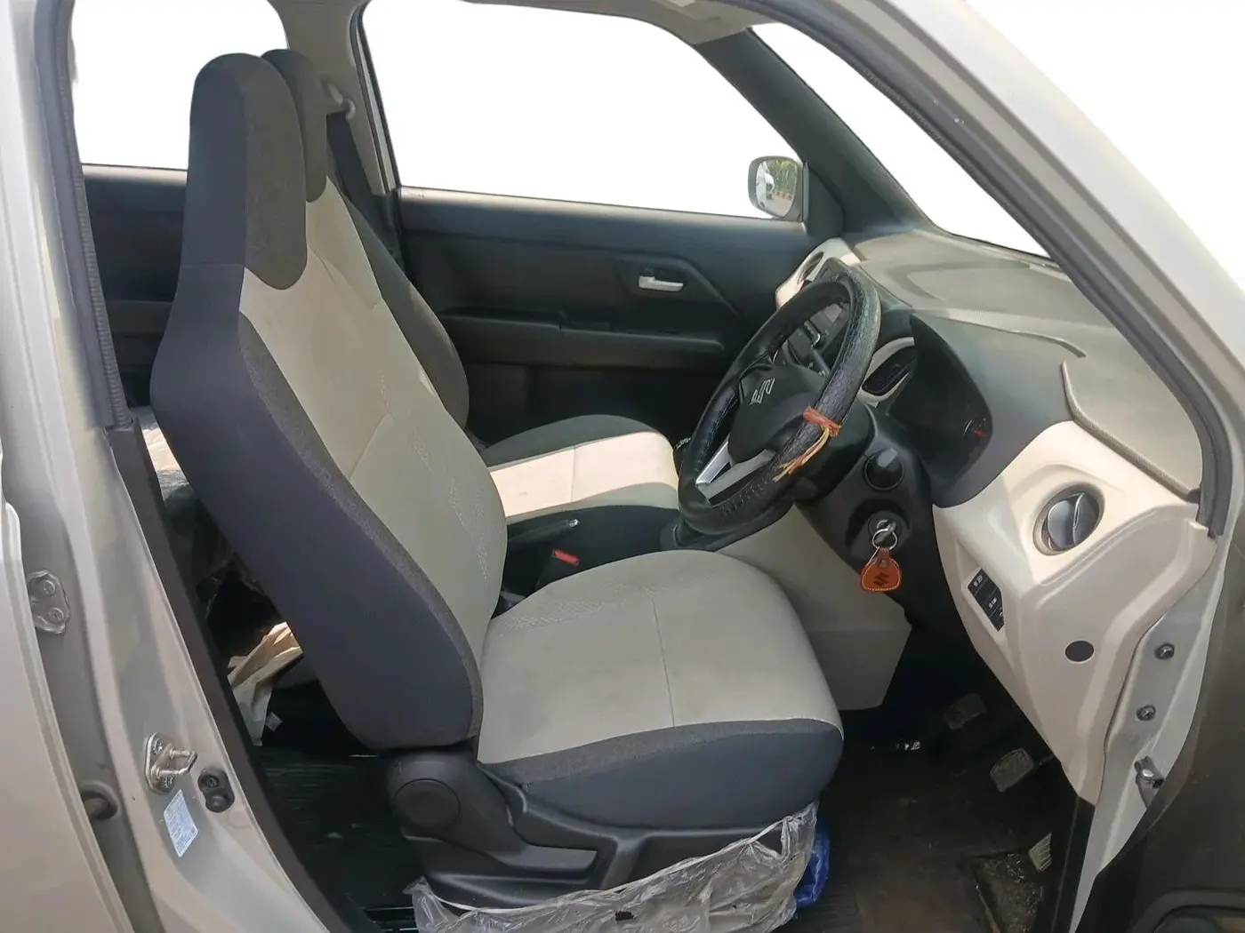2025 Maruti New Wagon-R VXI 1.0, Petrol, Manual, 3,996 km, interior
