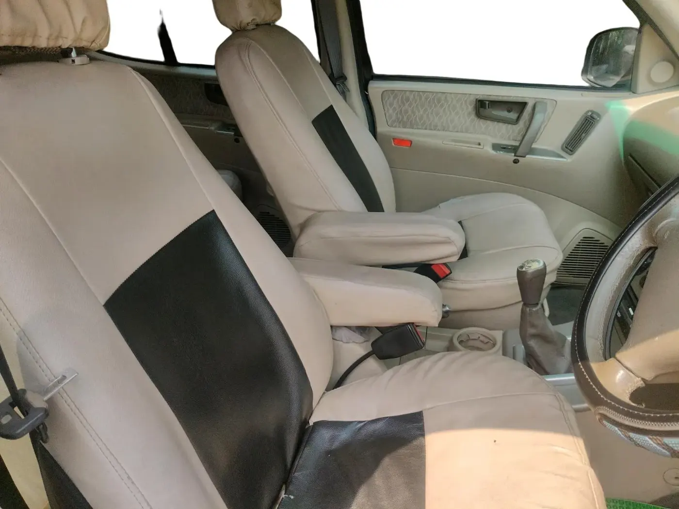 2010 Tata Safari 4X2 EX DICOR 2.2 VTT, Diesel, Manual, 88,785 km, interior