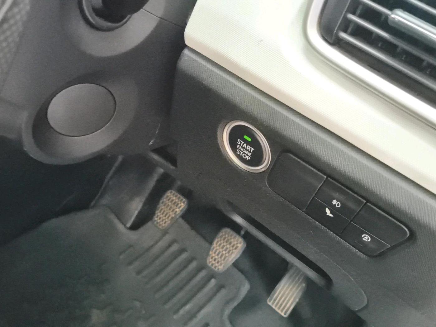 2022 Tata PUNCH ACCOMPLISHED MT, Petrol, Manual, 21,435 km, interior