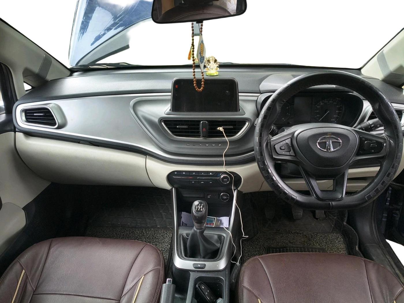 2022 Tata ALTROZ XZ DIESEL, Diesel, Manual, 25,543 km, interior