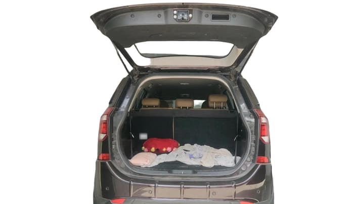 2020 Mahindra XUV500 W7, Diesel, Manual, 17,747 km, exterior