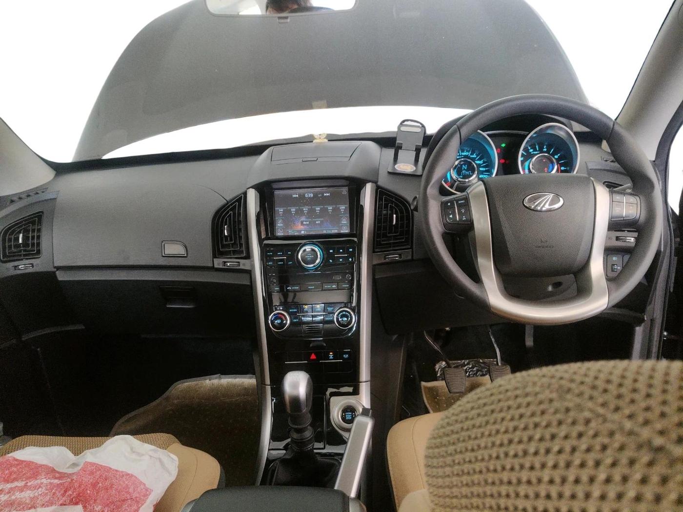 2020 Mahindra XUV500 W7, Diesel, Manual, 17,747 km, interior