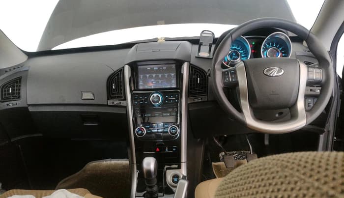 2020 Mahindra XUV500 W7, Diesel, Manual, 17,747 km, interior