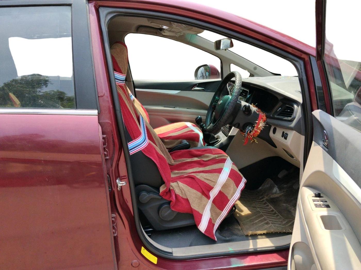2018 Mahindra MARAZZO M8 7 STR, Diesel, Manual, 27,806 km, interior