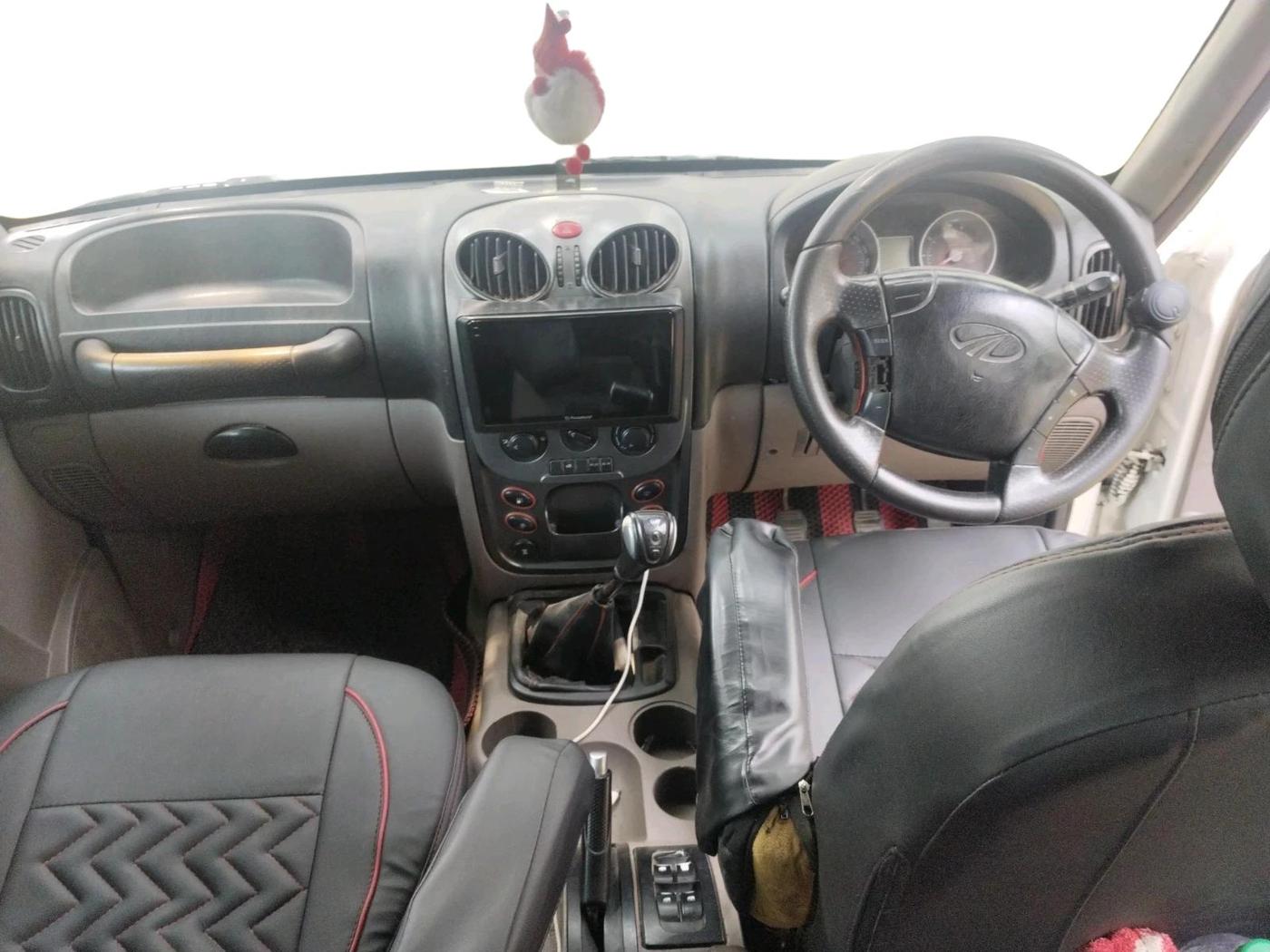 2011 Mahindra Scorpio VLX 2WD BS-III, Diesel, Manual, 2,68,582 km, interior